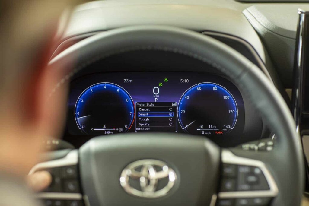2023 Toyota Highlander, interior, digital instrument cluster